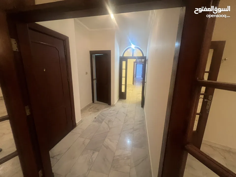 شقة غير مفروشة