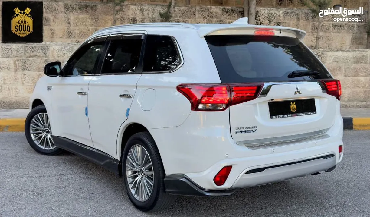 Mitsubishi Outlander PHEV  2020