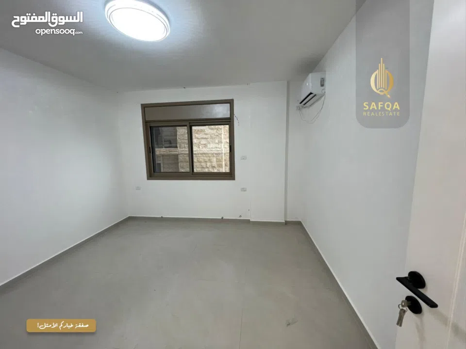 شقة غير مفروشة مميزة بتشطيب عصري واطلالة بالقرب من بنك فلسطين الادارة العامة