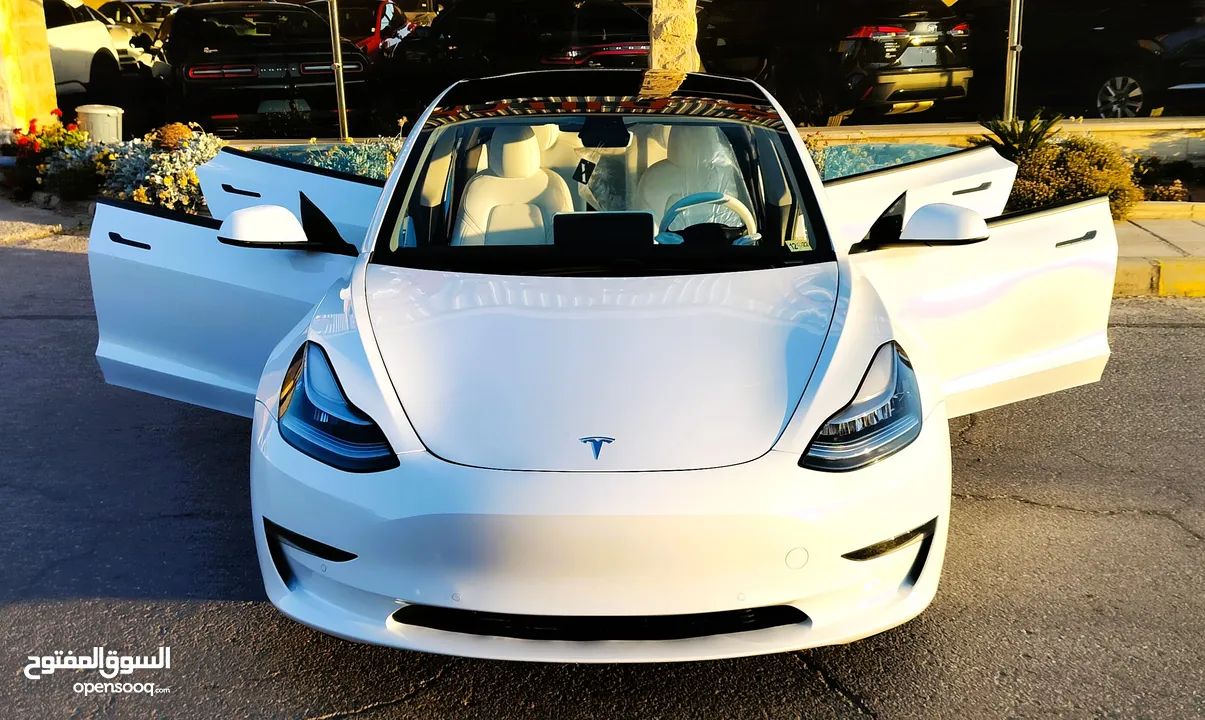 تيسلا 2021 model 3 فحص كامل 4 جـيـد فرش ابيض جنط 19بحالة الوكالة لون مميز للبيع بسعر لقطة ومحروووق