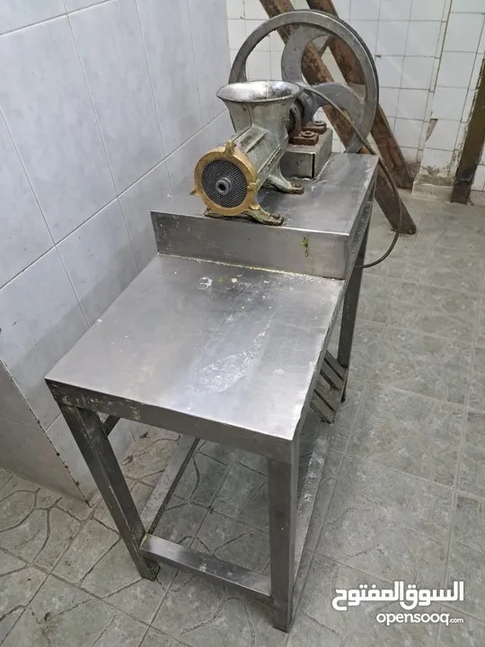 عدة مطعم  وسناكات ماكينات وفريزر