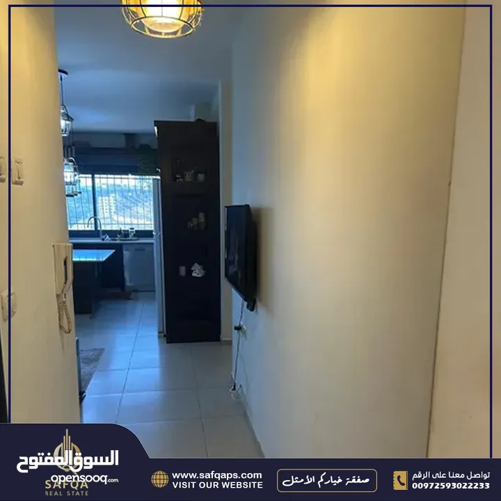 شقة شبه أرضية مع ساحة خارجية واطلالة للبيع في الارسال / عقار رقم : B1850