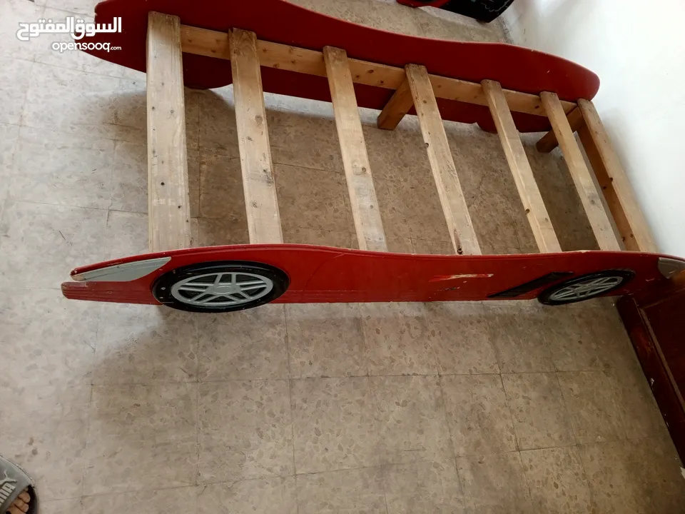 تختين على شكل هيكل سيارة مستعملة للبيع