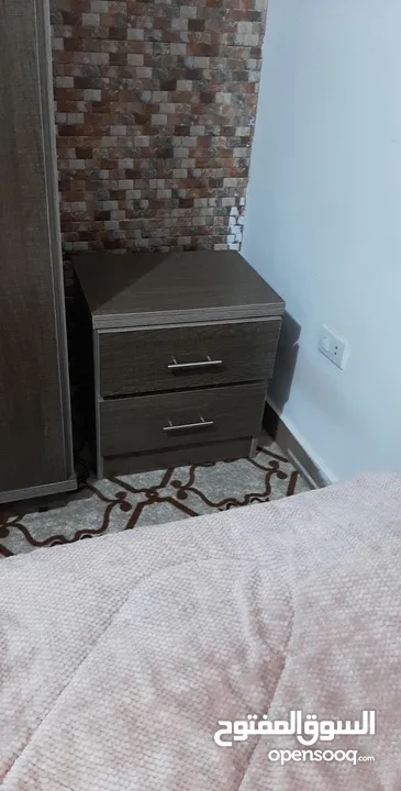 غرف نوم شبابيه ومجوزة..غرفتين نوم بحاله ممتازه تختين و3كمودينات وخزانه 6درف طابقين بحاله ممتازه