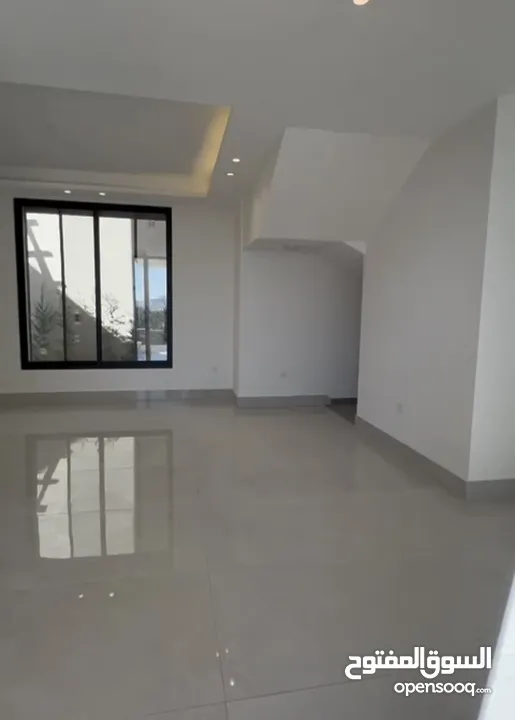 دابوق فيلا مستقلة للبيع على مساحة ارض 635 م