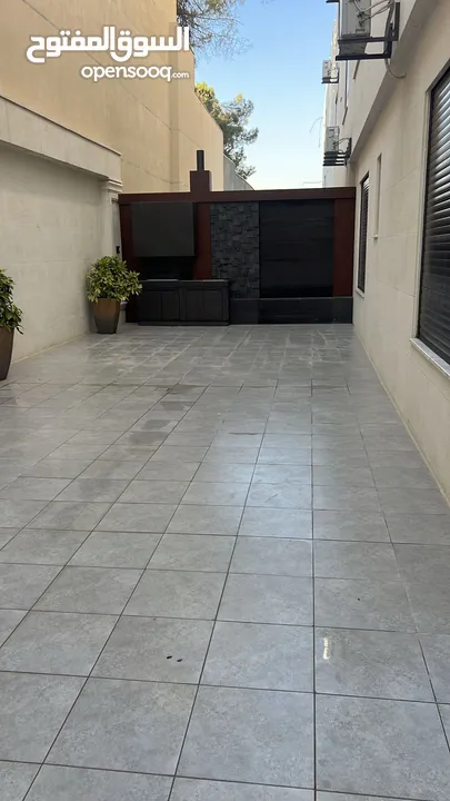 شقة فاخرة للإيجار بالقرب من شارع المطار و كوريدور عبدون مميزة وفاخرة :  14250