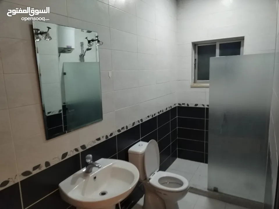 شقة فارغة للإيجار في عبدون - REF: 14542