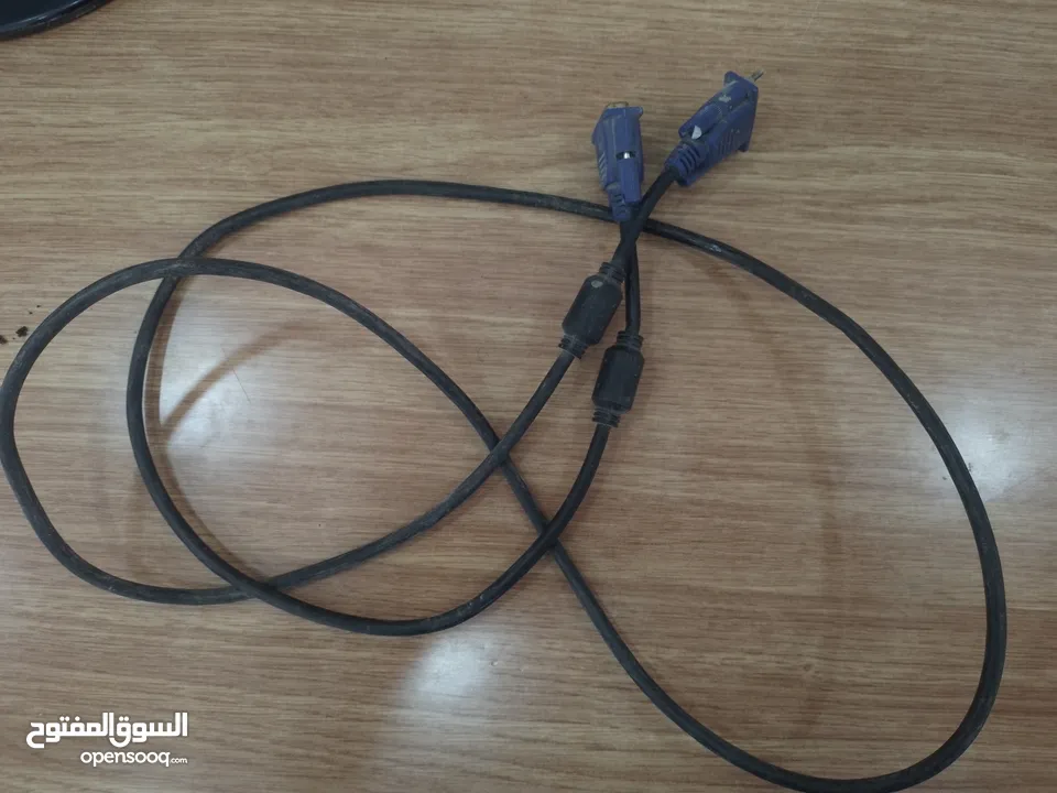 شاشه سامسونج شبه جديده معها سلك واحد الثاني مقطوع موجود بكل المحلات التجاريه سعرو 1دينار