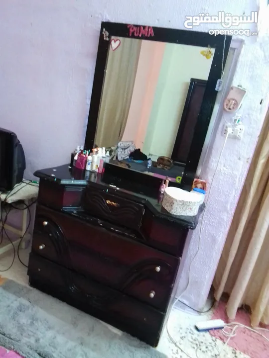 غرفة نوم بحالة جيدة للبيع