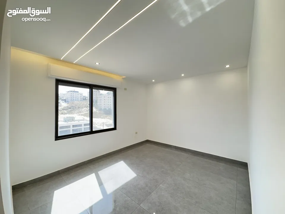 شقة فخمة طابق اخير + مع روف