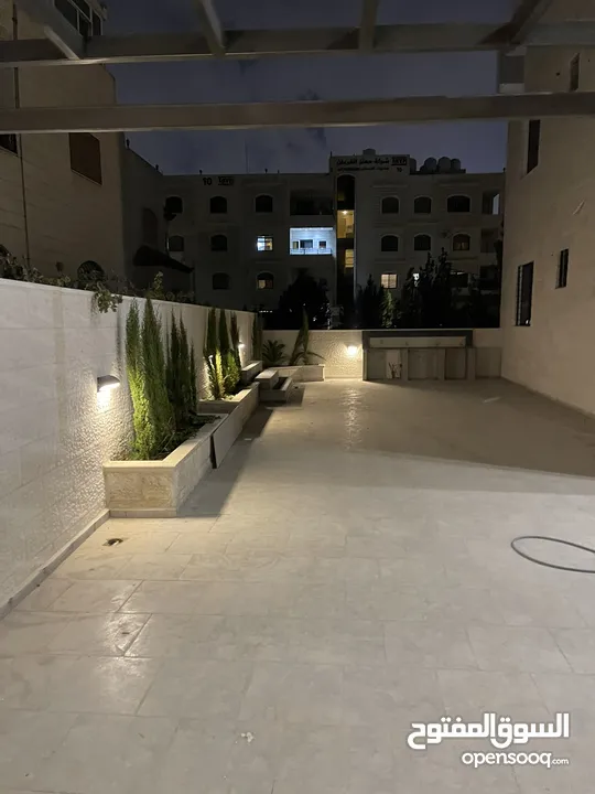 شقة طابق ارضي مدخل مستقل للبيع جنوب الراهبات مساحة 165 متر مع حديقة وكراج خاص قرب كلية غرناطه