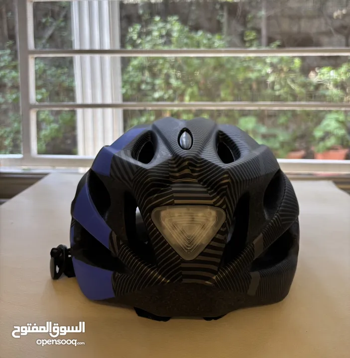 خوذات خفيفة للدراجات و التزلج Light helmets for bicycling and roller skating
