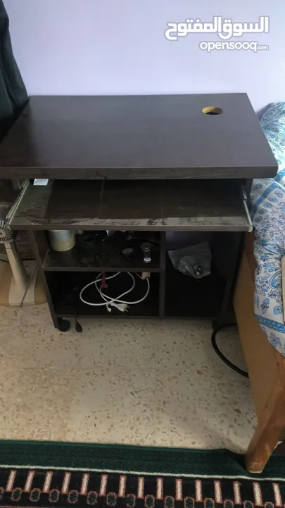 طاولة كمبيوتر للبيع