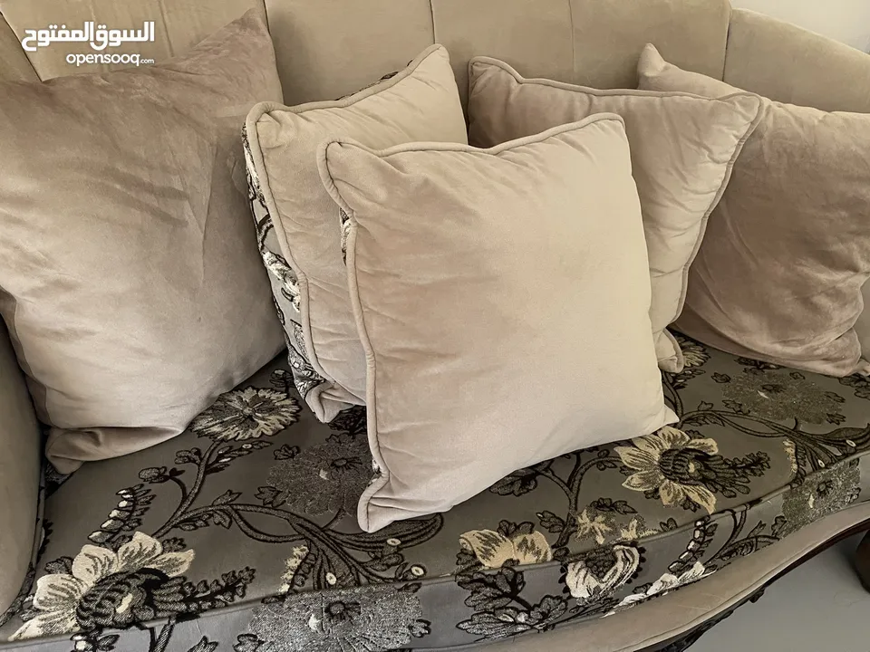 طقم للبيع بحالة ممتازة