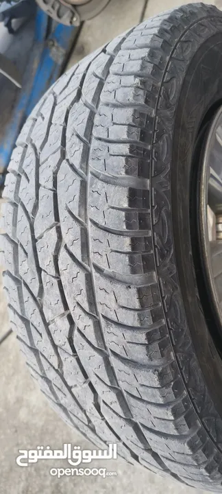 طقم كوتشوك و جنط مقاس 275/65/18 كوتشوك نص عمر نوع ماكسس AT للبيع بسعر 250 دينار