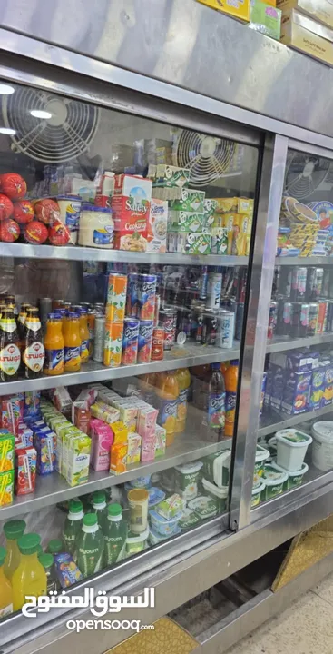 ثلاجة محل عرض شبه جديدة