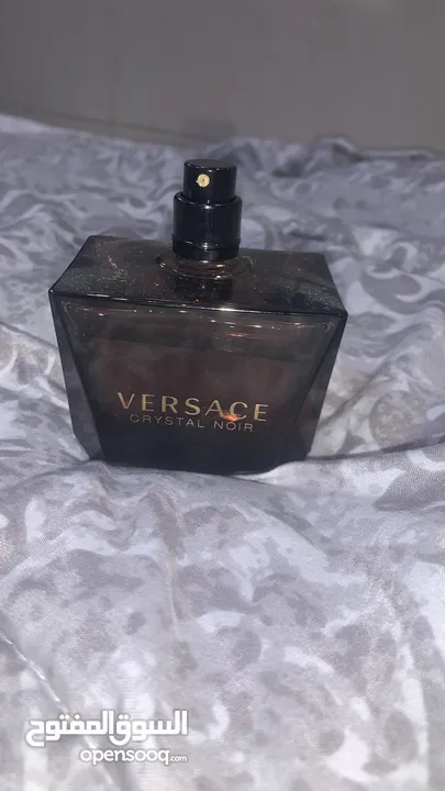 عطر Versace اصلي للبيع سعر الجديد منه 120 مستعمل منه فقط حدود ال 10 رشات فقط و للبيت فقط ب 40 دينار