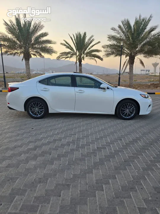 لكزس ES350 موديل 2018 اللون أبيض لؤلؤي بدون حادث وارد امريكا ماشي 59 الف ميل