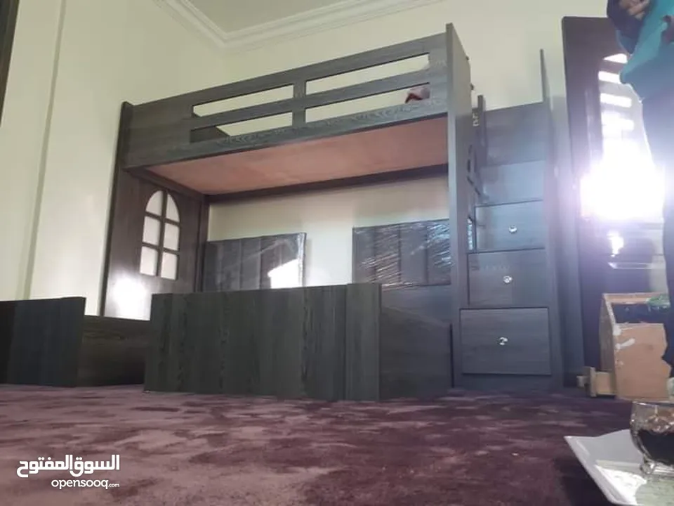 تخت طابقين ثلاثي مكفول 5 سنوات بحمل 150 كيلو  الخشب لامنيت مسمك ع خمالتين 3.5 سم