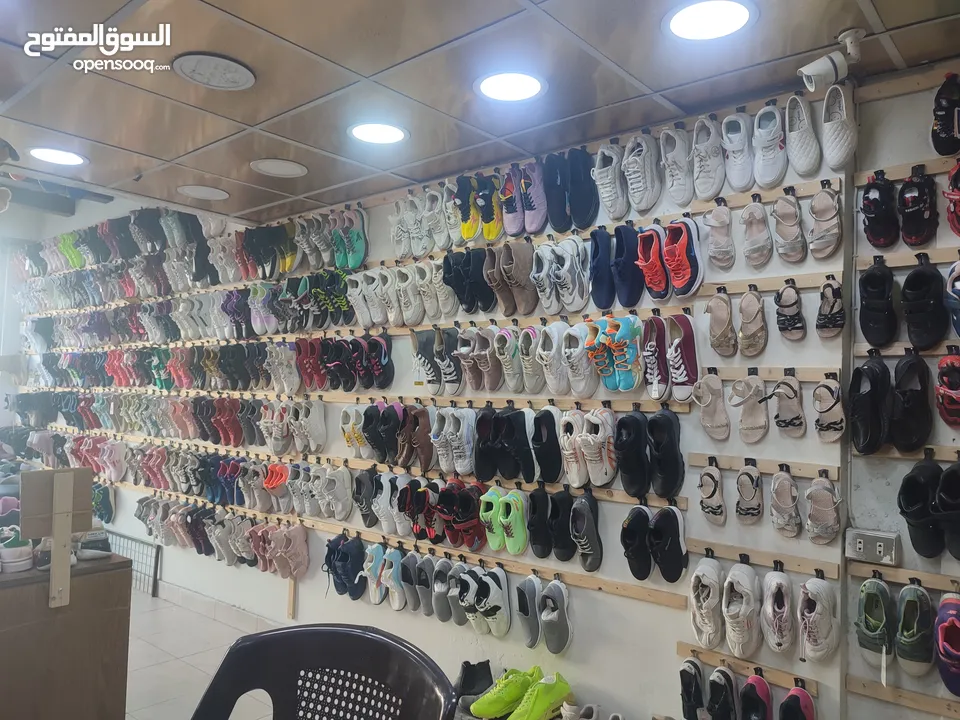 شروة احذيه ممتازه للبيع + ديكور محل