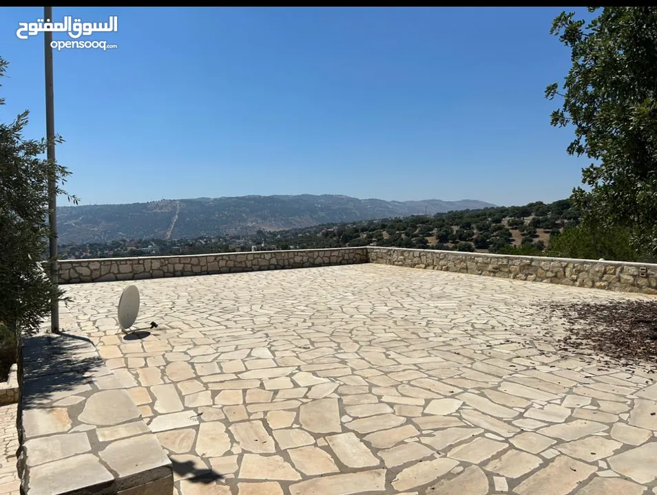 مزرعة للبيع   بأجمل  مناطق الصبيحي (ميسرة) على قمة الجبل ذو اطلالة خلابة