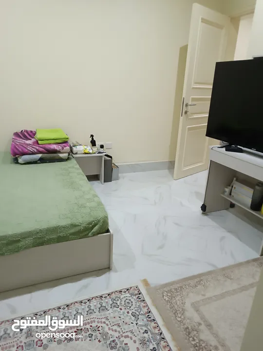 غرفة مفروشة مع دورة مياه و مجهزة بأفضل صورة ونظيفة جداً  very clean and tidy furnished room