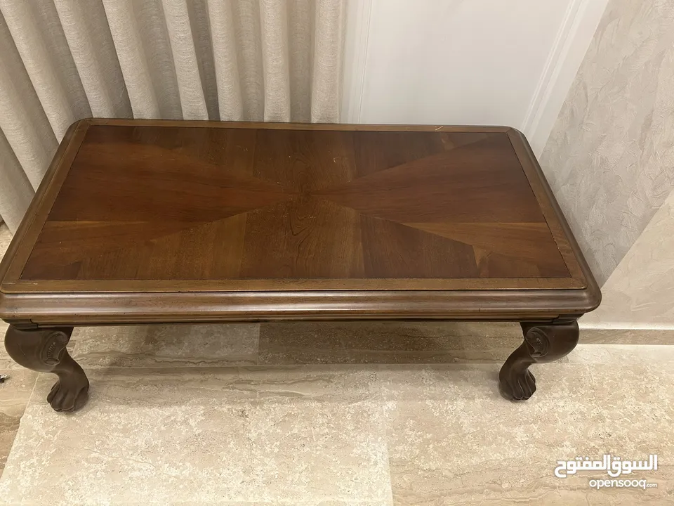 طاولة وسط مع طربيزات +كونسر