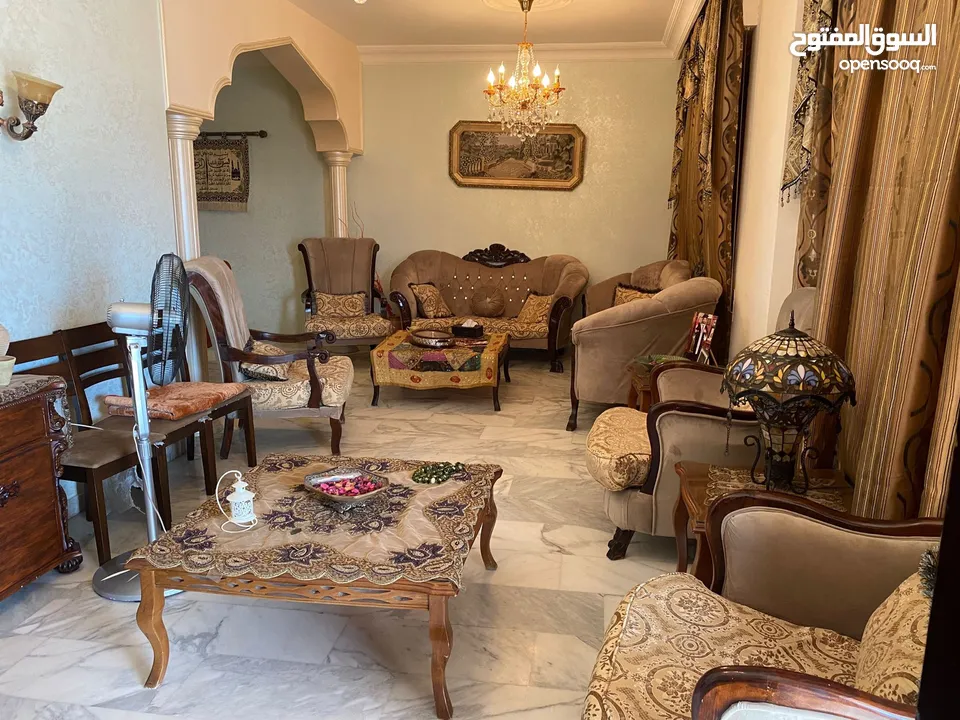 طقم كنب شبهً جديد للبيع