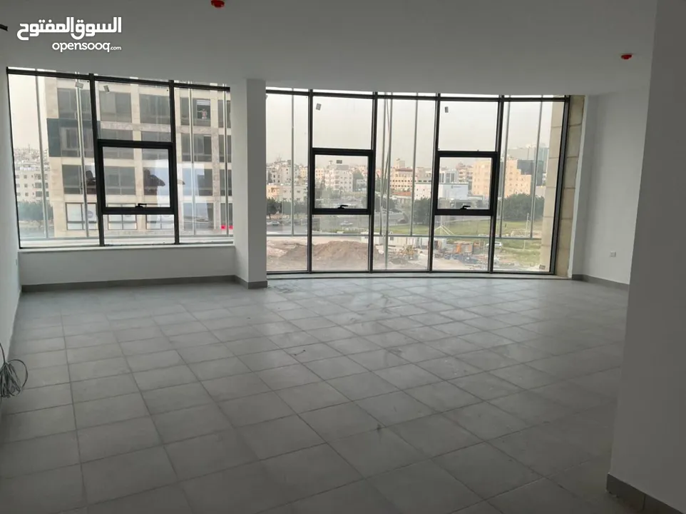 مكتب تجاري فاخر جدا للبيع في أفضل مواقع الدوار السابع :   الرقم المرجعي  : 41399