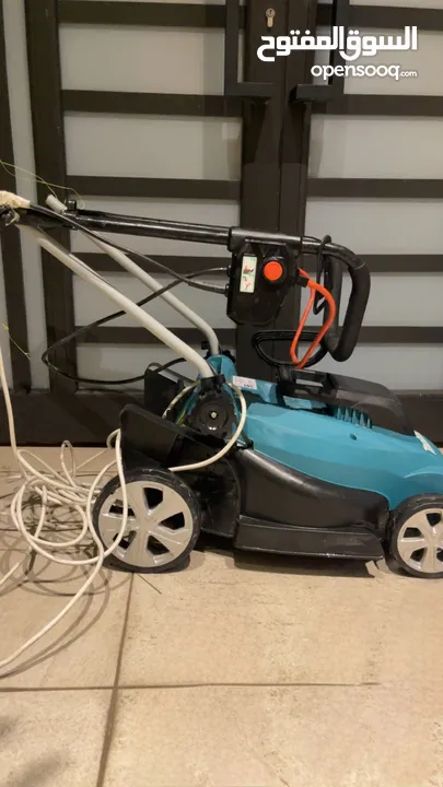 electric lawnmower