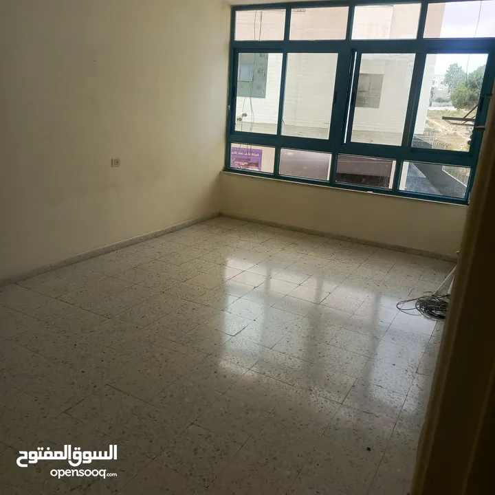 شقة غير مفروشة للايجار