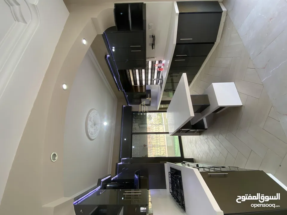 في أجمل مناطق طبربور شقة طابق أول 150م بتشطيبات مميزة وسعر مغري / ref 9517