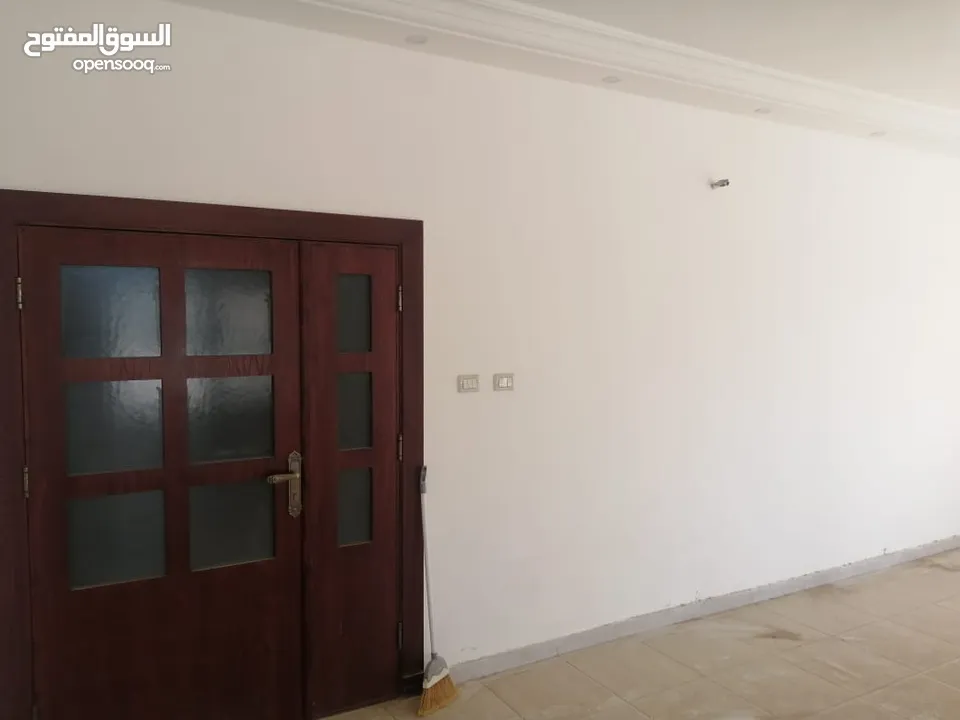 شقة فارغة للايجار مميزة في منطقة شفا بدران