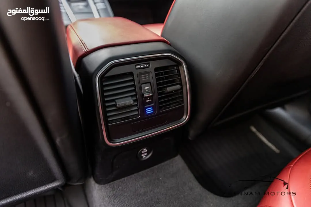 Porsche Mecan 2.0L Turbo وارد وكالة نقل