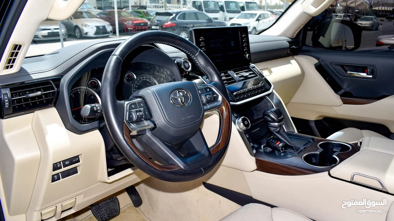 Toyota Land Cruiser 2022 model - GCC - with sunroof