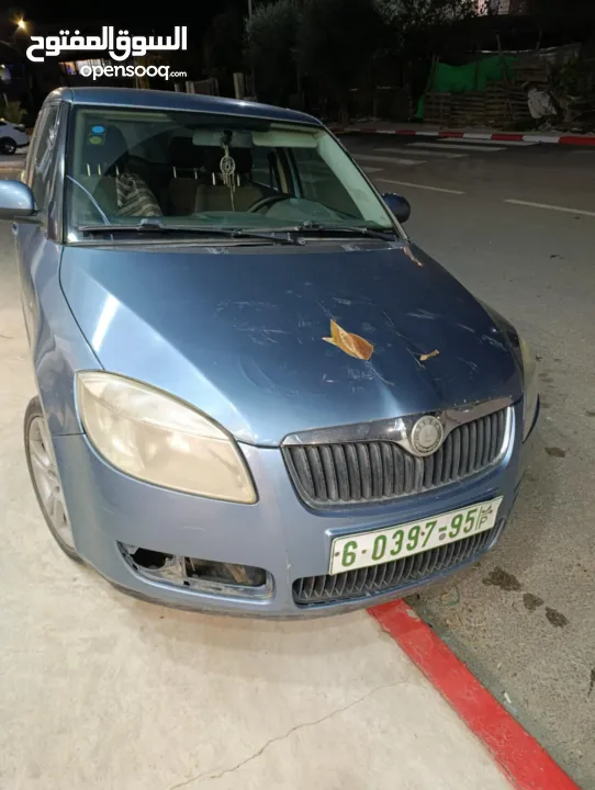 سيارة نضيفة وخالية من الحوادث