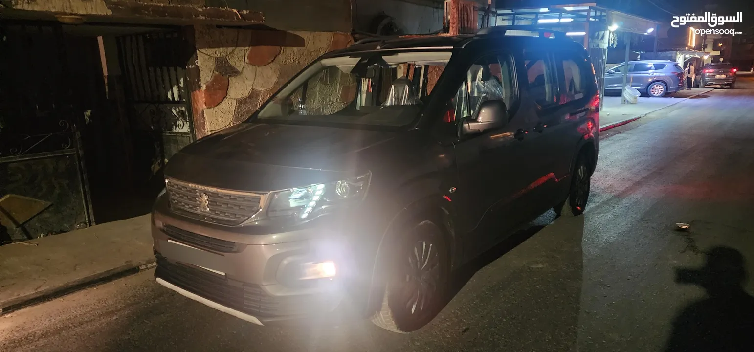 بيجو ريفتر  اوتوماتيك  مش  جيرعادي  جير موص  4 شبابيك كهرباء مش 2  ضواو زنن مش عادي