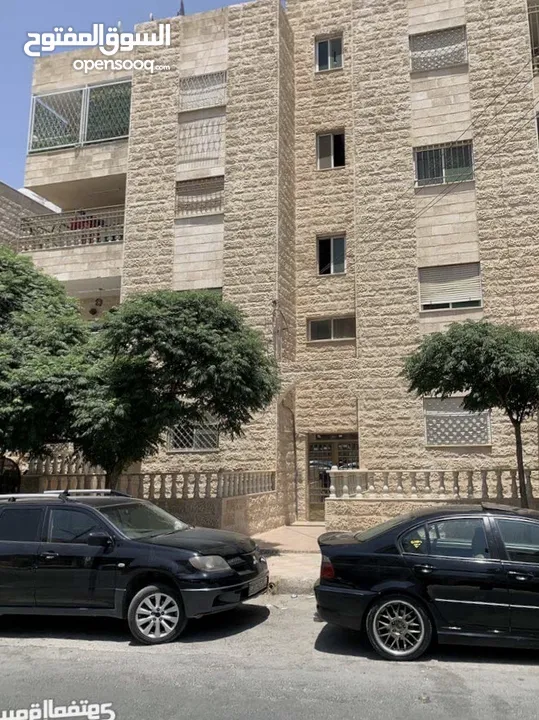 شقة للبيع بحي عدن من المالك  مباشرة والسعر قابل للتفاوض وسيتم خصم اي مبلغ صيانة من المبلغ