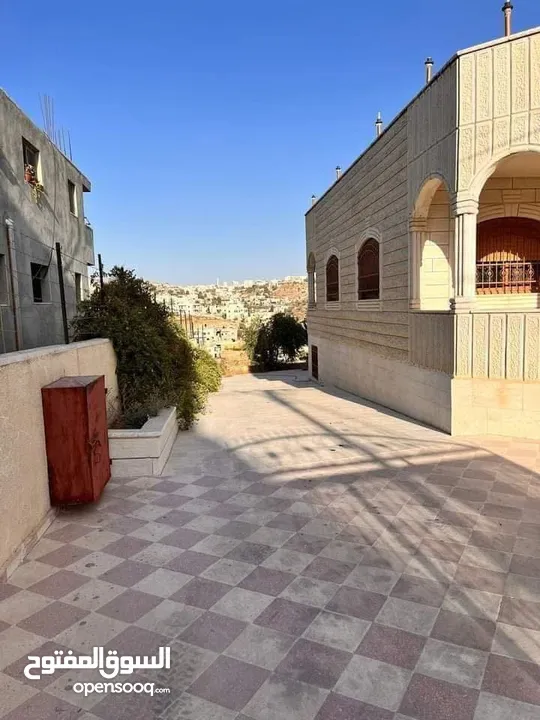 بيت مستقل ڤيلا جانبية مميزة للبيع في بني نعيم قضاء الخليل وعليه اطلالة جميلة جدا وفي منطقة مرتفعة