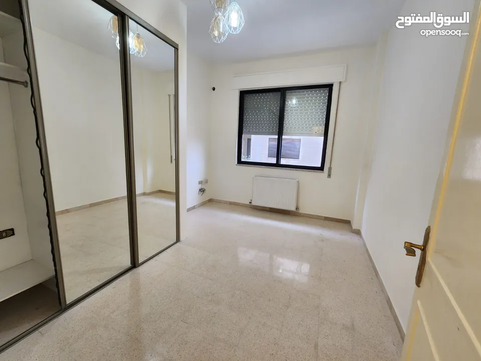 شقة فارغة للإيجار في منطقة الشميساني - ref : 14459