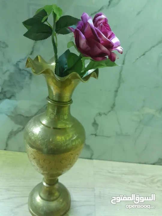 فازه نحاس ثقيلة نقش إبرة بحاله ممتازة جدا جدا