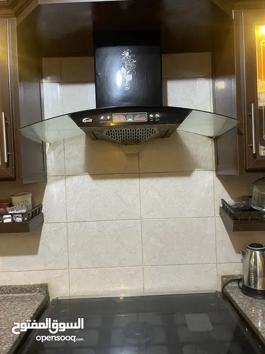 مطبخ ألمنيوم خشابي مع شفاط ورخام للبيع