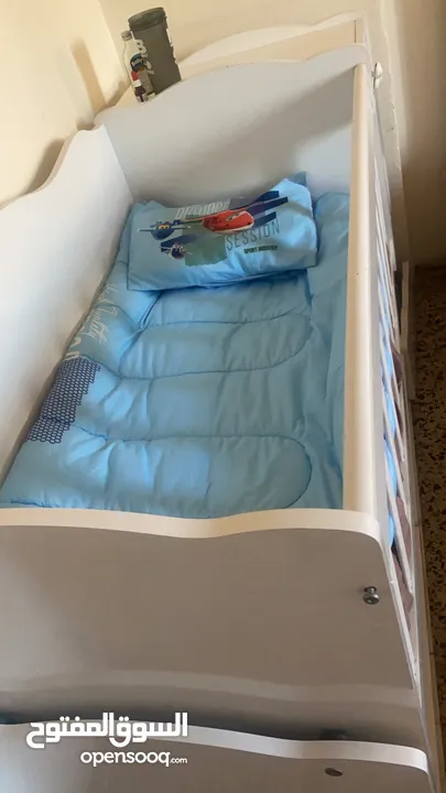 سرير طفل هزاز
