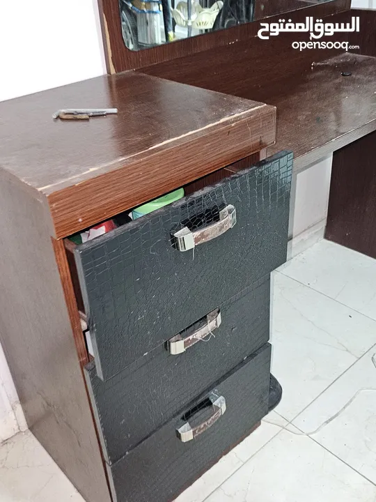 غرفة نوم شبابيه بحاله جيده