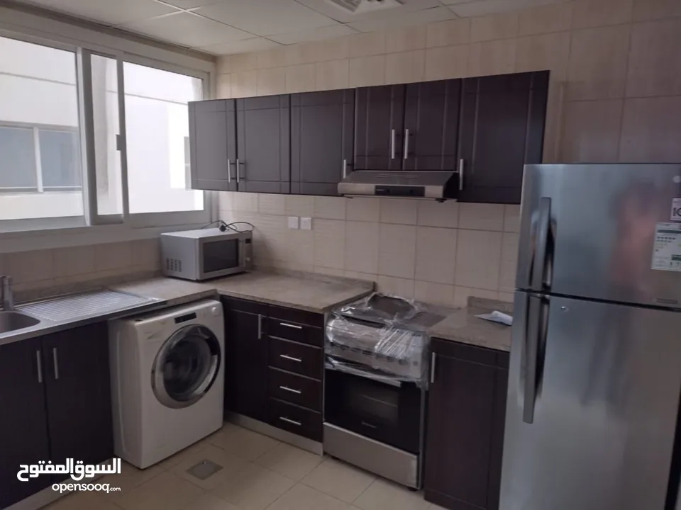 للايجار الشهري شقة استديو مفروشة بمساحة واسعة مع مطبخ منفصل في عجمان منطقة الجرف أبراج الياسمين