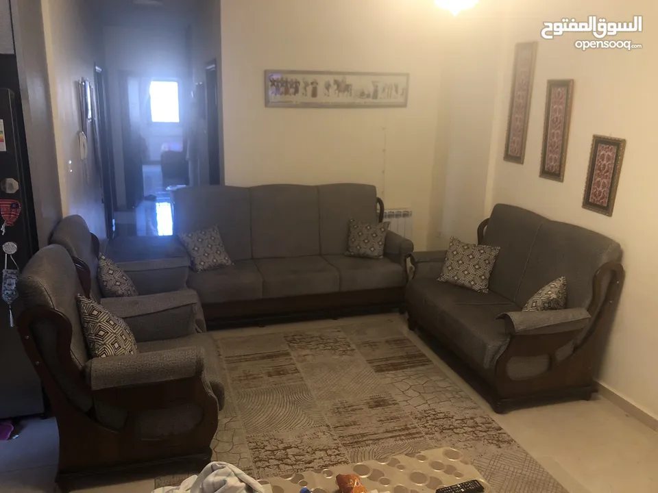 طقم كنب 7 مقاعد مع نقش خشبي مميز للبيع