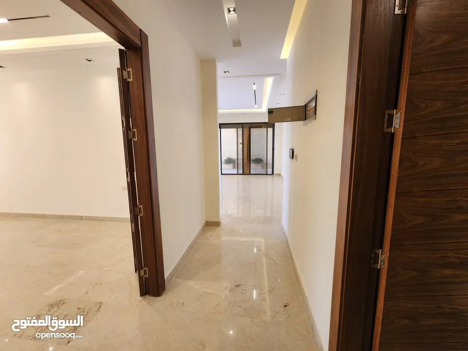 شقة ارضية للبيع في منطقة الصنوبر - ref : 14432