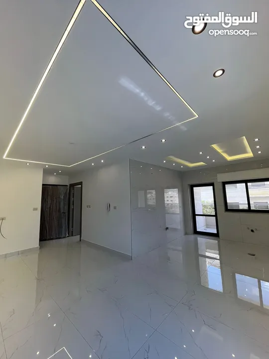 طابق او او ثاني خلف جامعة البتراء البنيات تشطيب حديث