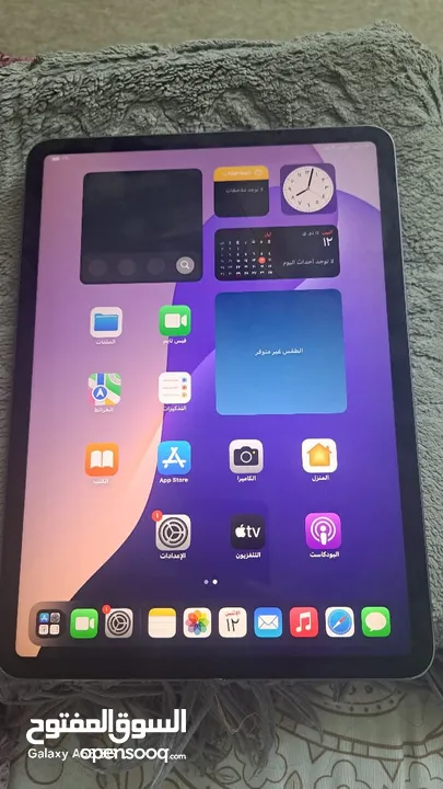 ايباد برو 11 إنش جهاز وكاله كل اغراضه الاصليه  فيه كسر في الشاصي  غير مؤثر بشي اموره ممتازه  اقل سعر