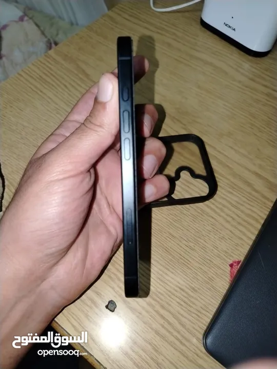 لون اسود iphone 16